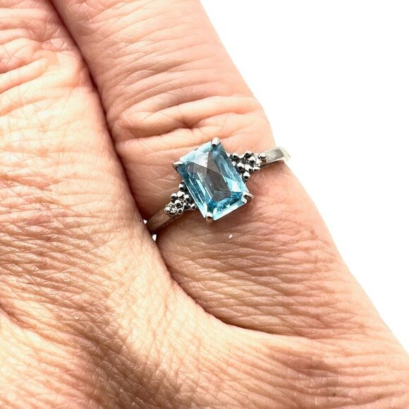 Vintage Womens Ring 10k White Gold Blue Topaz Diamond Size 6 Ring 1.2 grams - Picture 2 of 6